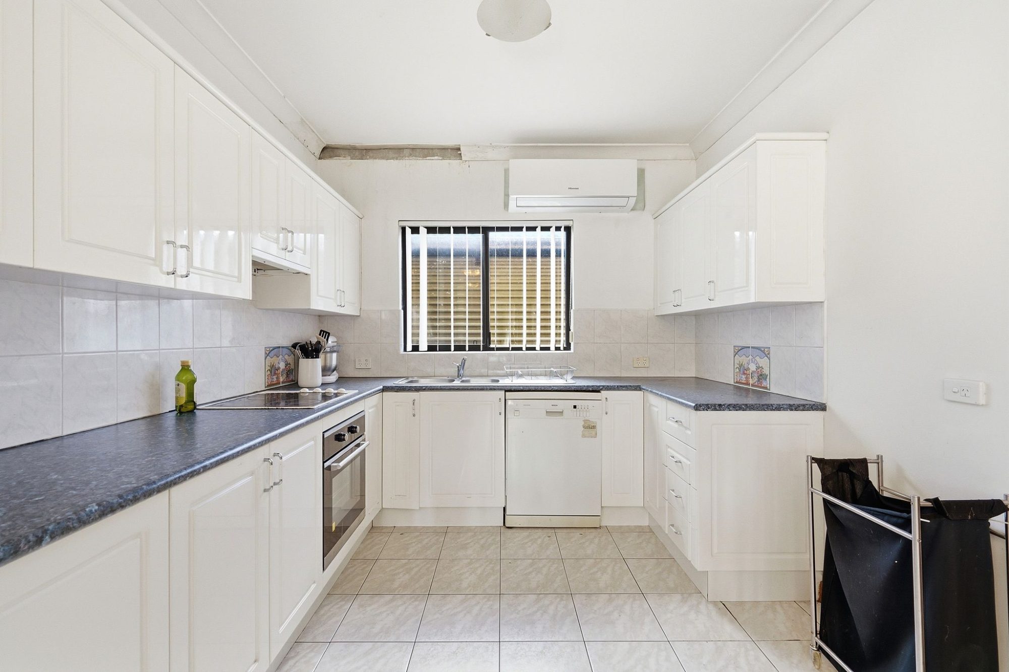 6a3874fbd46ef5ff751e46f8_6_Kitchen 2