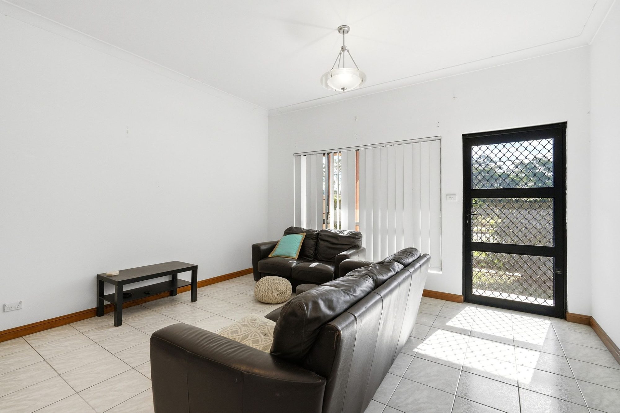 6a3874fc07d37196afc4b701_7_Living Room 2