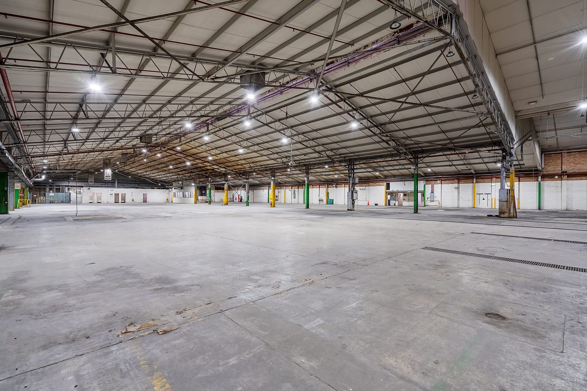 gallery_2_6900162c23684408153c342d_3._Warehouse-min