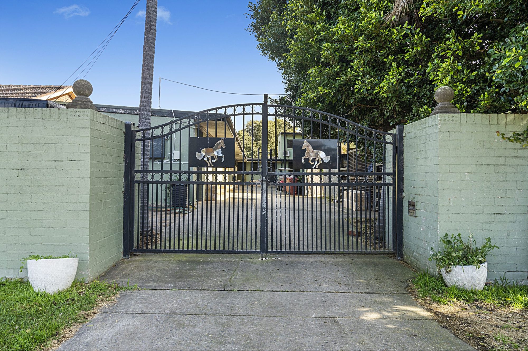 gallery_7_689a78ff2c7ef593e82f7231_7._Entrance-min
